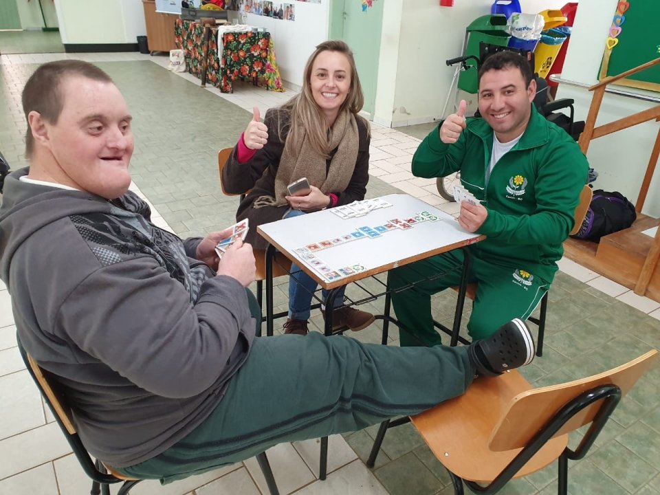 Eco Cooperação atende APAE de Xaxim e escolas em São Miguel do Oeste