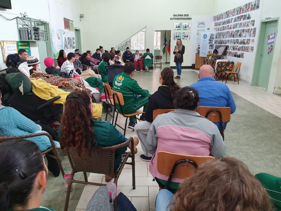 Eco Cooperação atende APAE de Xaxim e escolas em São Miguel do Oeste