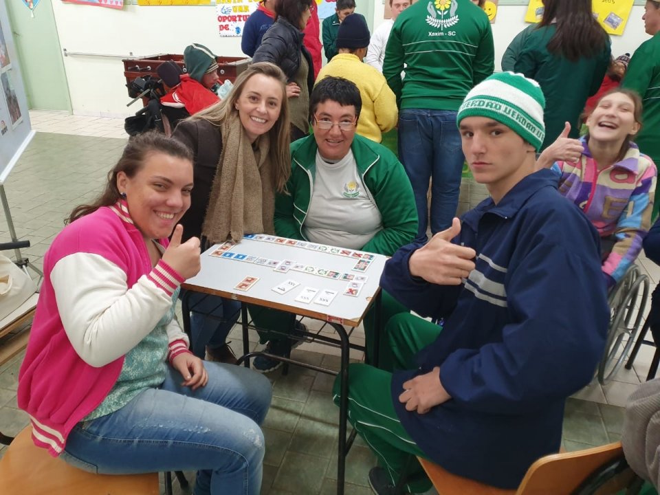 Eco Cooperação atende APAE de Xaxim e escolas em São Miguel do Oeste