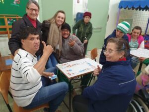 Eco Cooperação atende APAE de Xaxim e escolas em São Miguel do Oeste