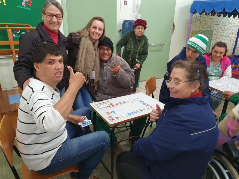 Eco Cooperação atende APAE de Xaxim e escolas em São Miguel do Oeste