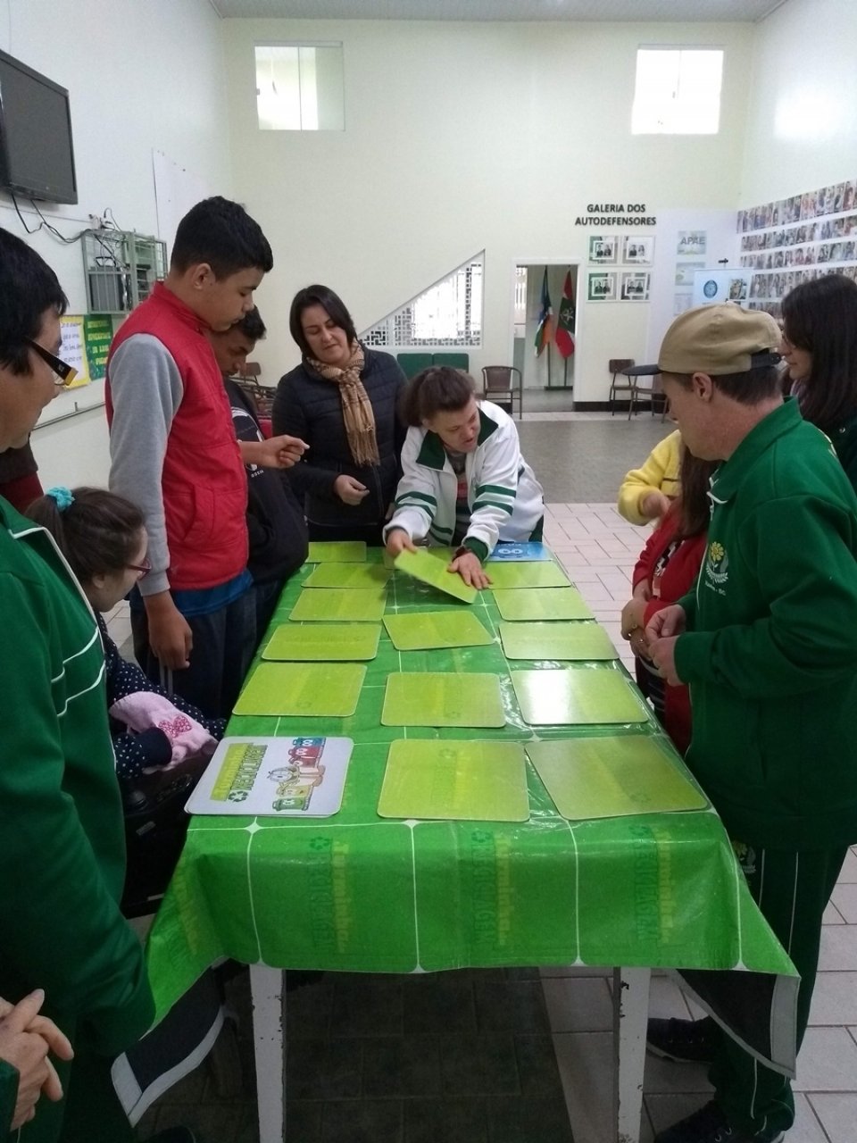 Eco Cooperação atende APAE de Xaxim e escolas em São Miguel do Oeste