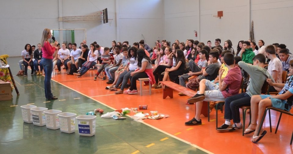 Eco Cooperação atende APAE de Xaxim e escolas em São Miguel do Oeste