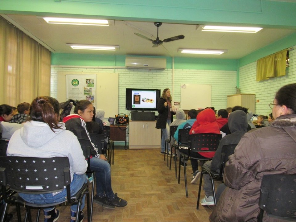 EMEF José Mariano Beck recebe programa Eco Cooperação em Porto Alegre