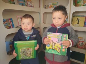 Roda de Leitura realiza contação de histórias na APAE de Xaxim/SC