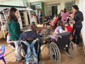 Roda de Leitura realiza contação de histórias na APAE de Xaxim/SC