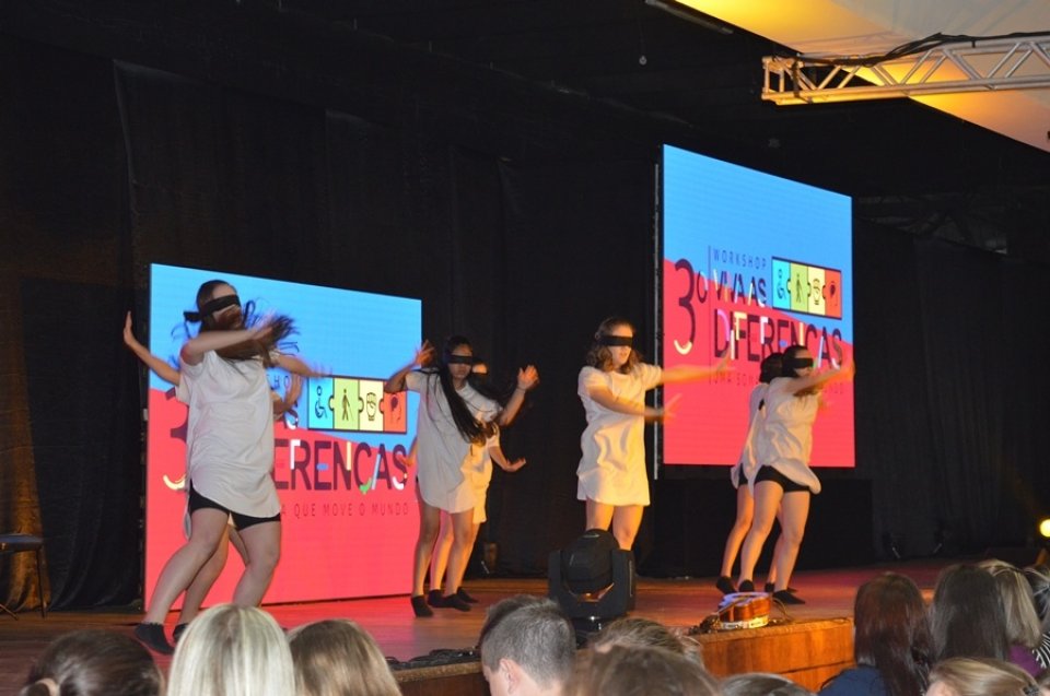 Programa Vozes do Corpo apresenta a coreografia Existência no 3º Workshop Viva as Diferenças