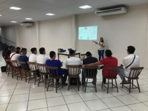 Intercambistas colombianos conhecem a história da Aurora Alimentos