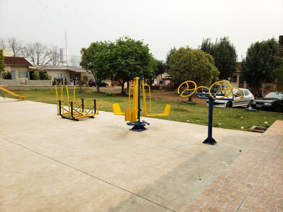 Voluntários de Sarandi/RS realizam revitalização de praça