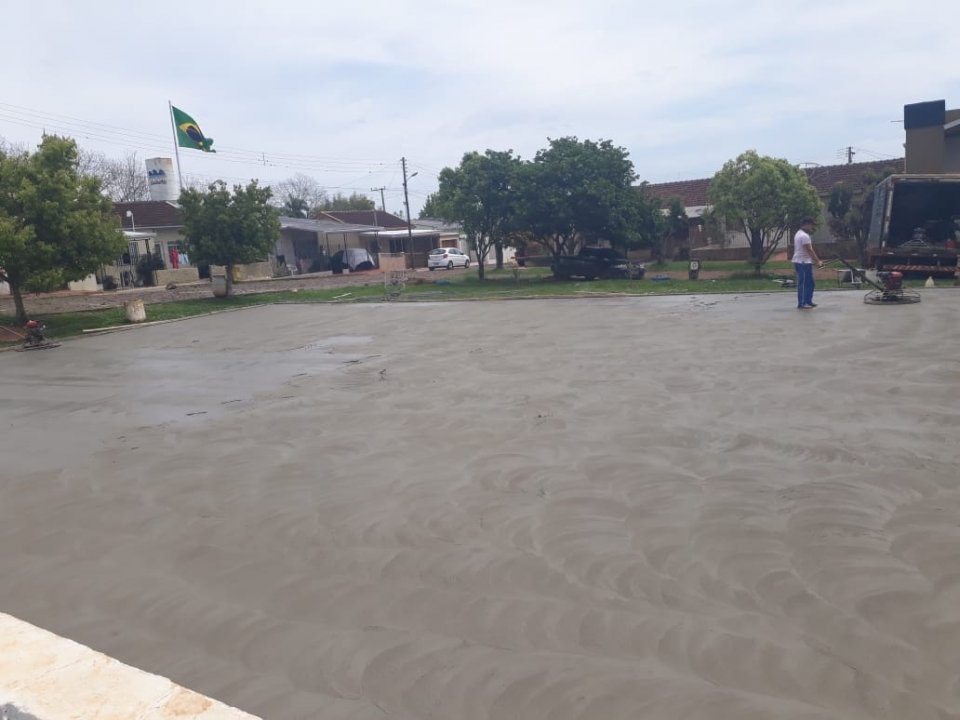 Voluntários de Sarandi/RS realizam revitalização de praça