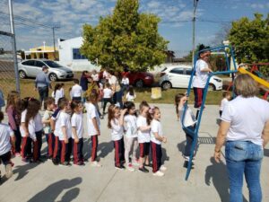 Voluntários de Sarandi/RS realizam revitalização de praça