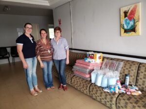 Lar dos Idosos recebe doações de voluntários da unidade de Sarandi