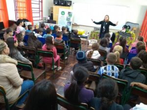 Roda de Leitura atende escolas de Chapecó