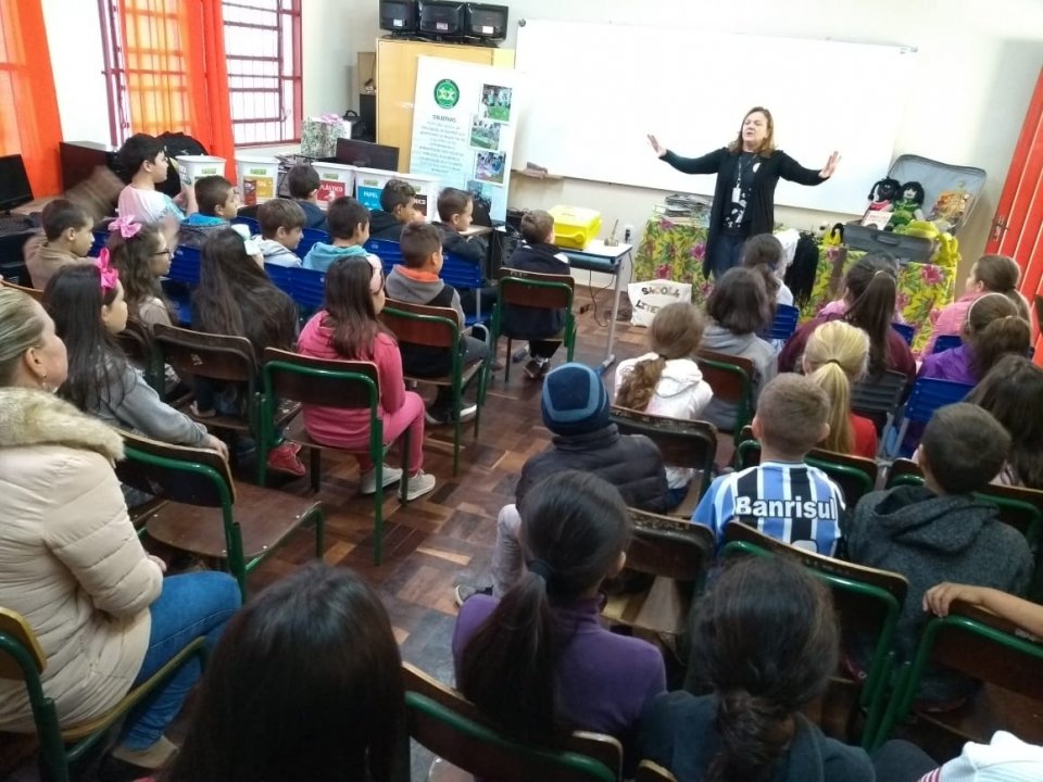 Roda de Leitura atende escolas de Chapecó