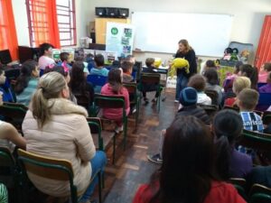 Roda de Leitura atende escolas de Chapecó