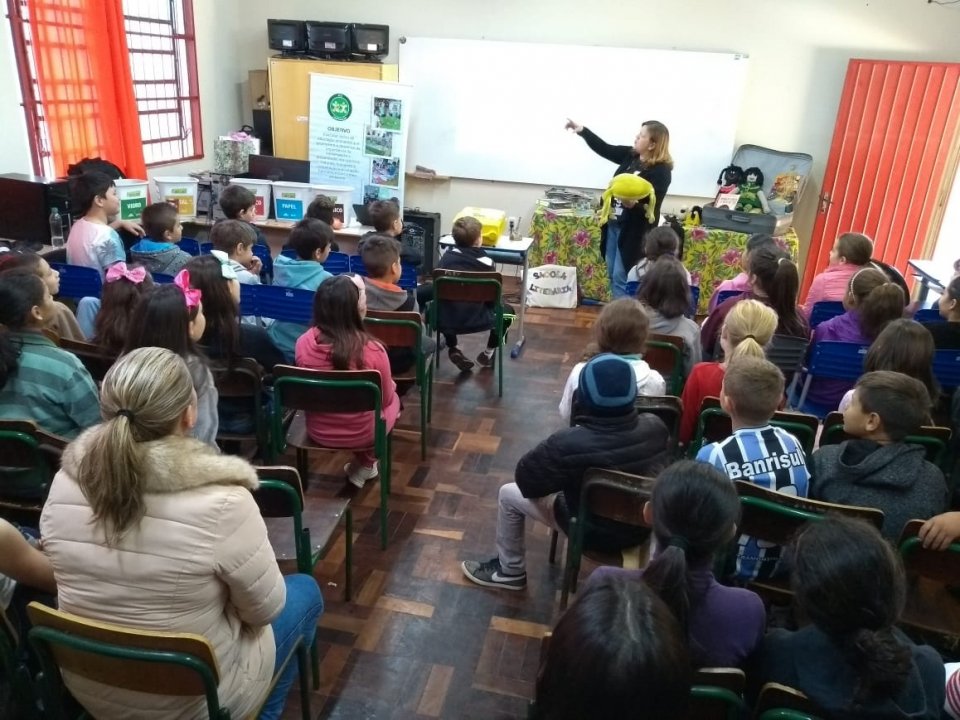 Roda de Leitura atende escolas de Chapecó