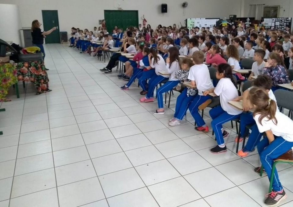 Roda de Leitura realiza contação de histórias em Pinhalzinho/SC