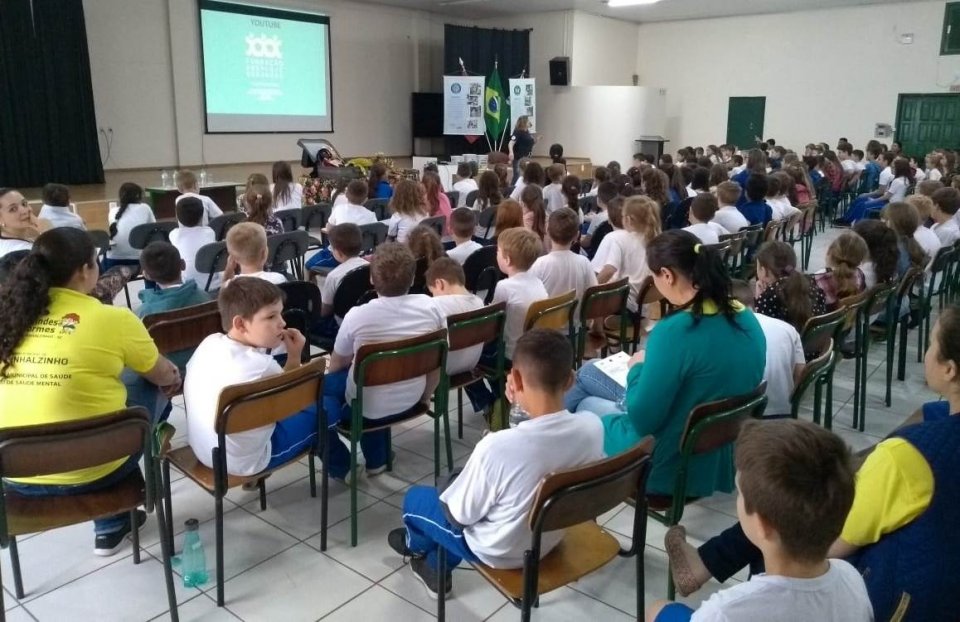 Roda de Leitura realiza contação de histórias em Pinhalzinho/SC