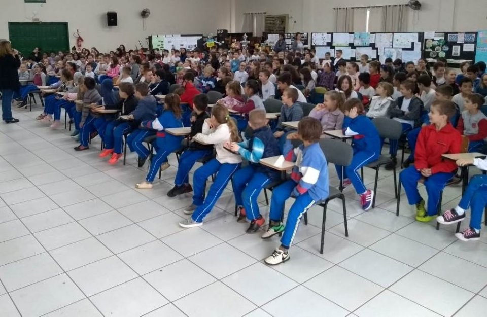 Roda de Leitura realiza contação de histórias em Pinhalzinho/SC
