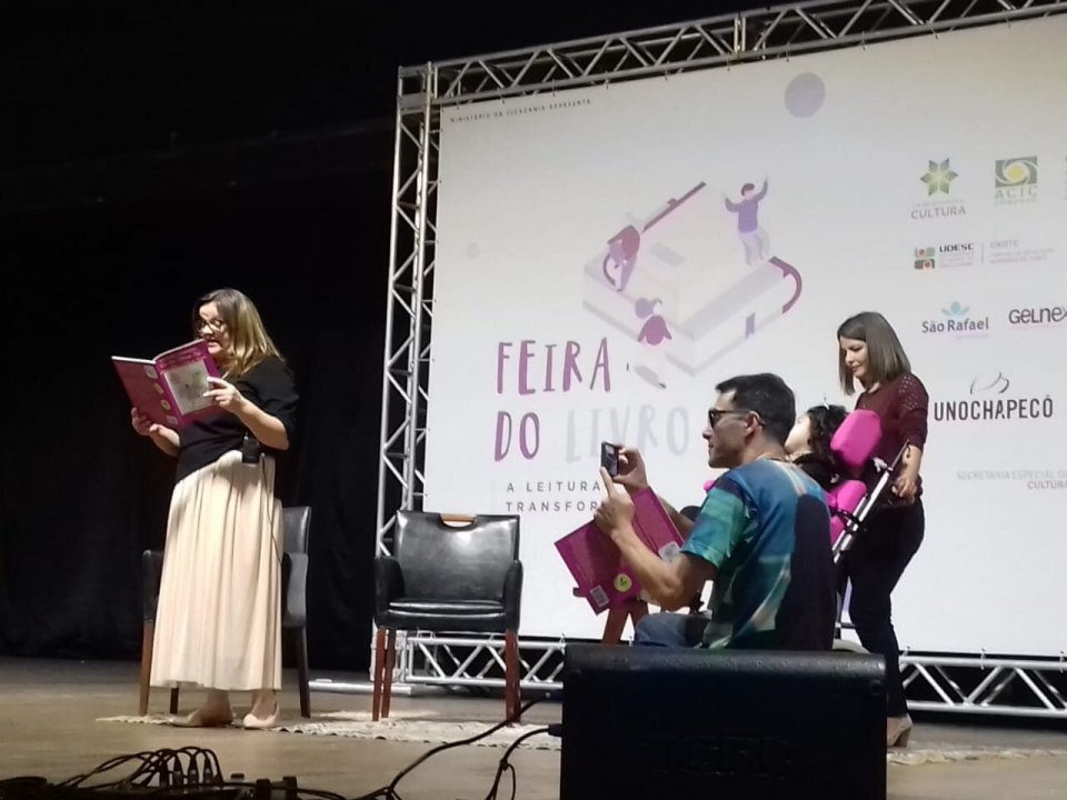 FALB participa da 3ª Feira do Livro de Chapecó