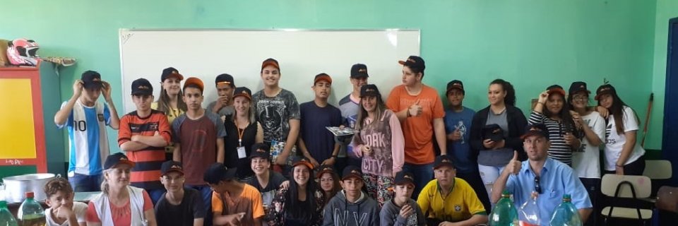 Voluntários realizam roda de conversa com alunos da EEEF Joaquim Pedro Salgado Filho