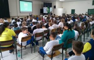 Roda de Leitura leva contação de histórias para escola em Pinhalzinho/SC