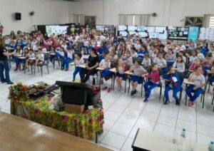 Roda de Leitura leva contação de histórias para escola em Pinhalzinho/SC