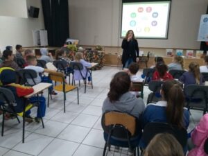 Roda de Leitura leva contação de histórias para escola em Pinhalzinho/SC