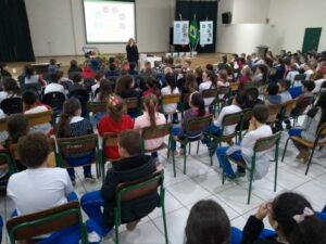 Roda de Leitura leva contação de histórias para escola em Pinhalzinho/SC