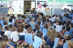 Roda de Leitura participa da Feira do Livro do Colégio Marista em Chapecó