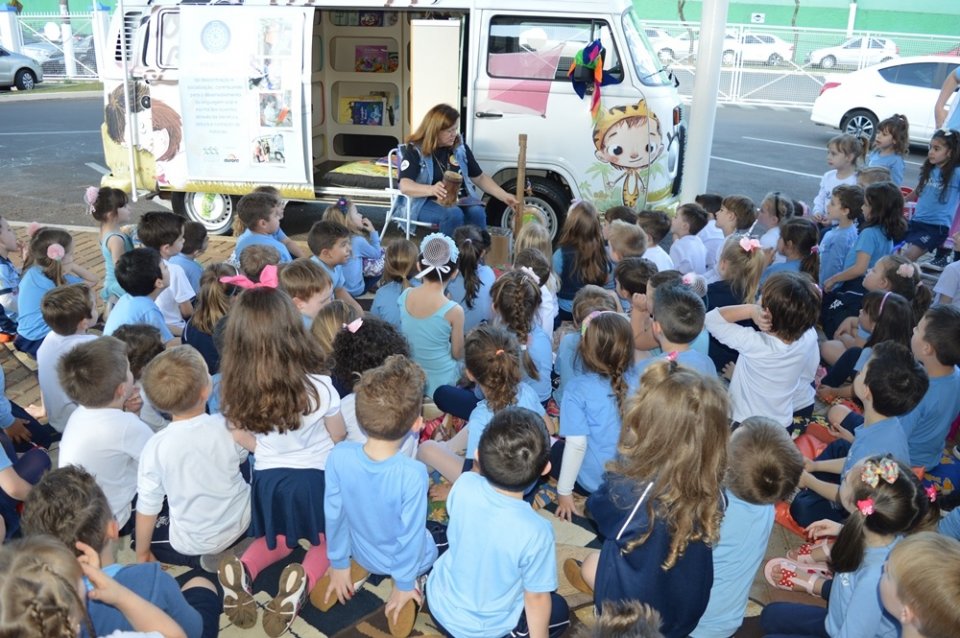 Roda de Leitura participa da Feira do Livro do Colégio Marista em Chapecó
