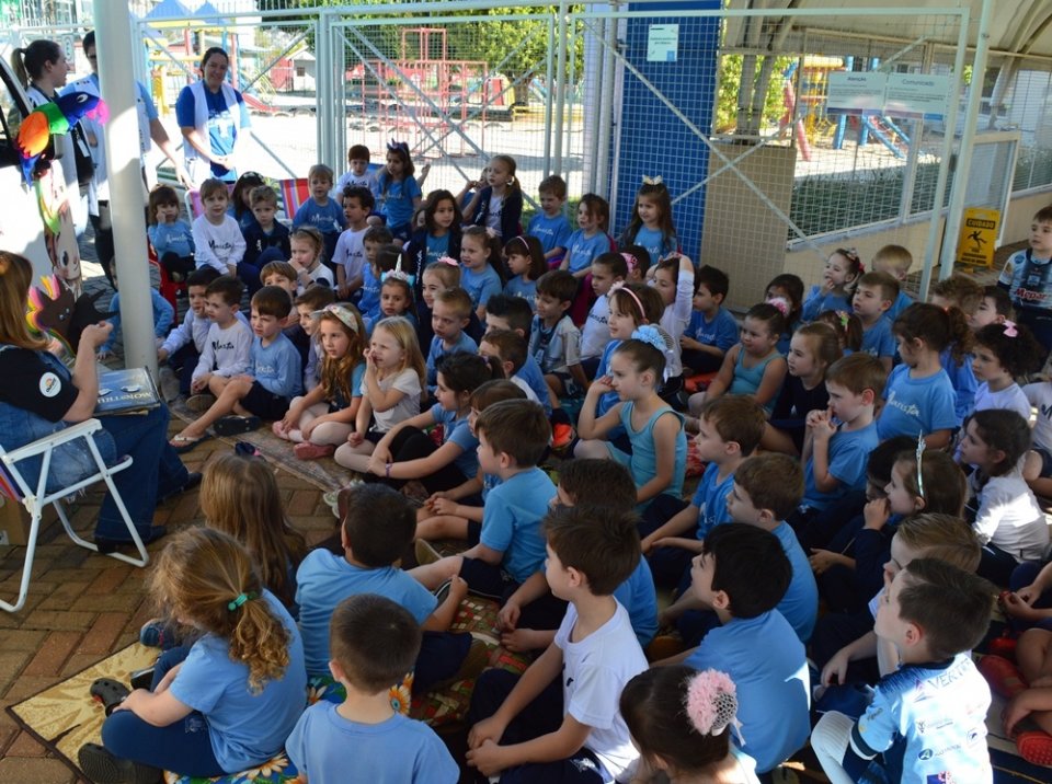 Roda de Leitura participa da Feira do Livro do Colégio Marista em Chapecó