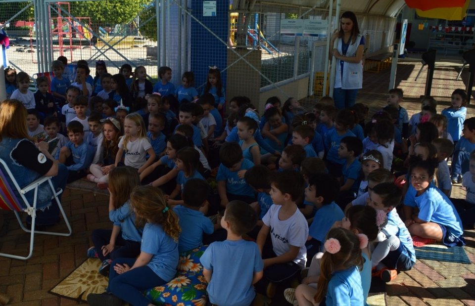 Roda de Leitura participa da Feira do Livro do Colégio Marista em Chapecó