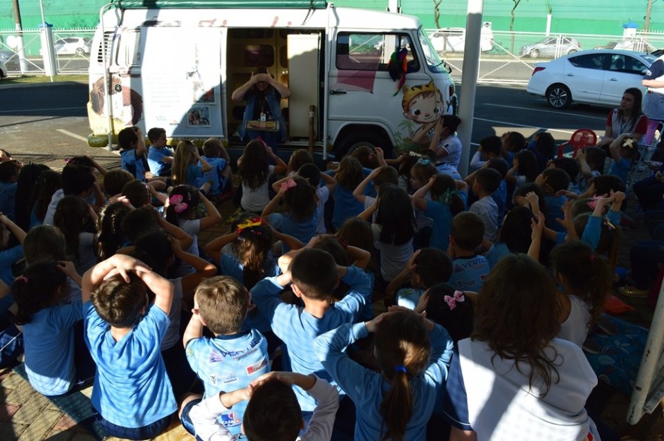 Roda de Leitura participa da Feira do Livro do Colégio Marista em Chapecó