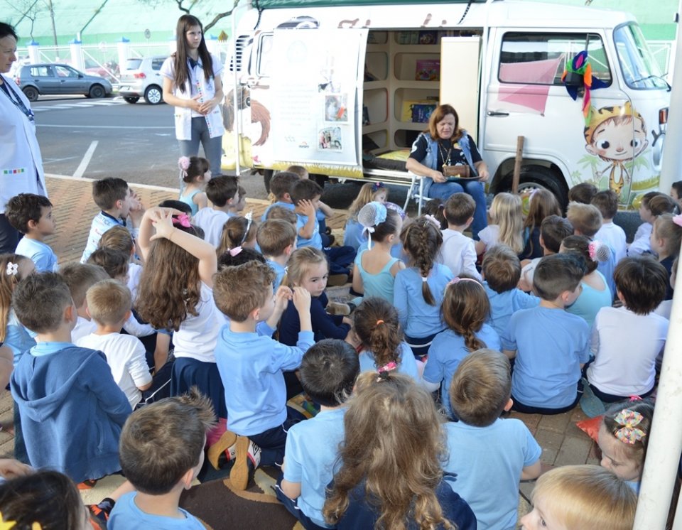 Roda de Leitura participa da Feira do Livro do Colégio Marista em Chapecó