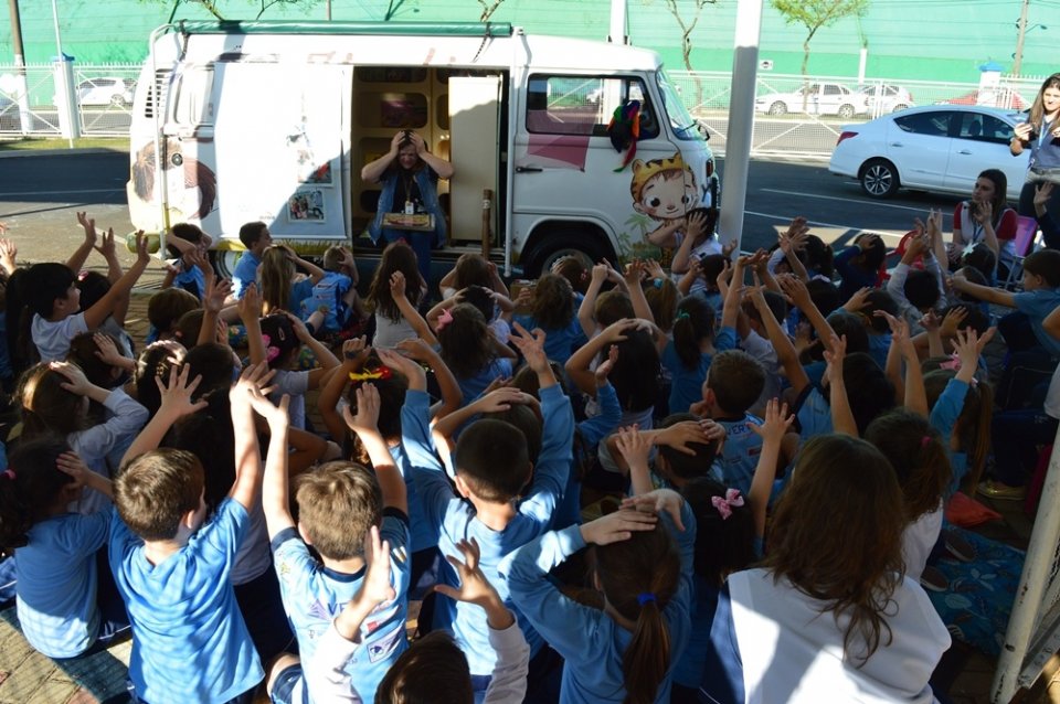 Roda de Leitura participa da Feira do Livro do Colégio Marista em Chapecó