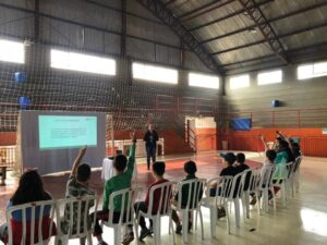 Alunos da E.B.M. Rui Barbosa conhecem Praça da Cooperação