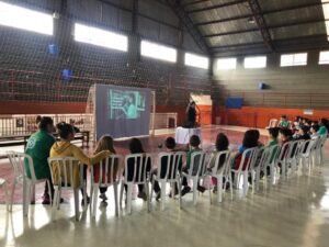 Alunos da E.B.M. Rui Barbosa conhecem Praça da Cooperação