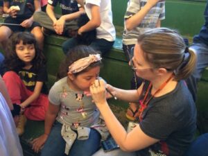 Escola Cyro Sosnoski recebe voluntários de Chapecó e Guatambu para atividade