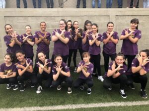 Grupo Vozes do Corpo apresenta coreografia no final da Copa Alfa