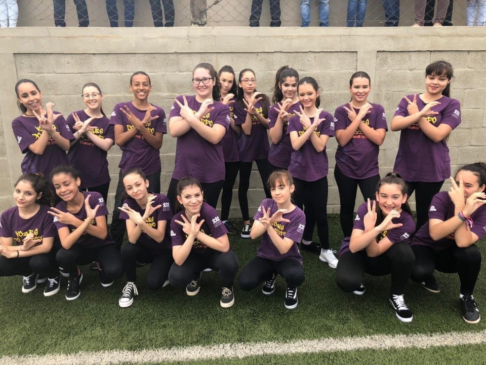 Grupo Vozes do Corpo apresenta coreografia no final da Copa Alfa