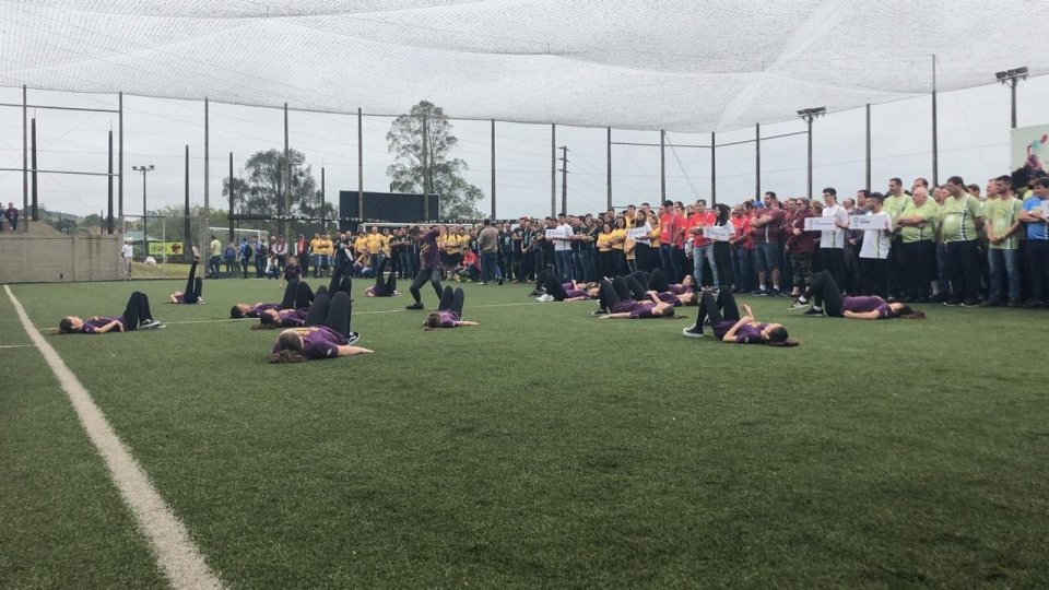 Grupo Vozes do Corpo apresenta coreografia no final da Copa Alfa