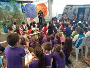 Eco Cooperação e Roda de Leitura realizam ação no mercado Hiper Badotti