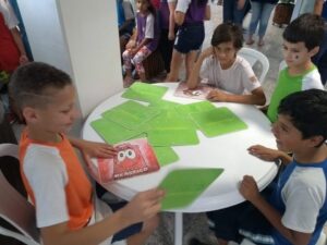 Eco Cooperação e Roda de Leitura realizam ação no mercado Hiper Badotti