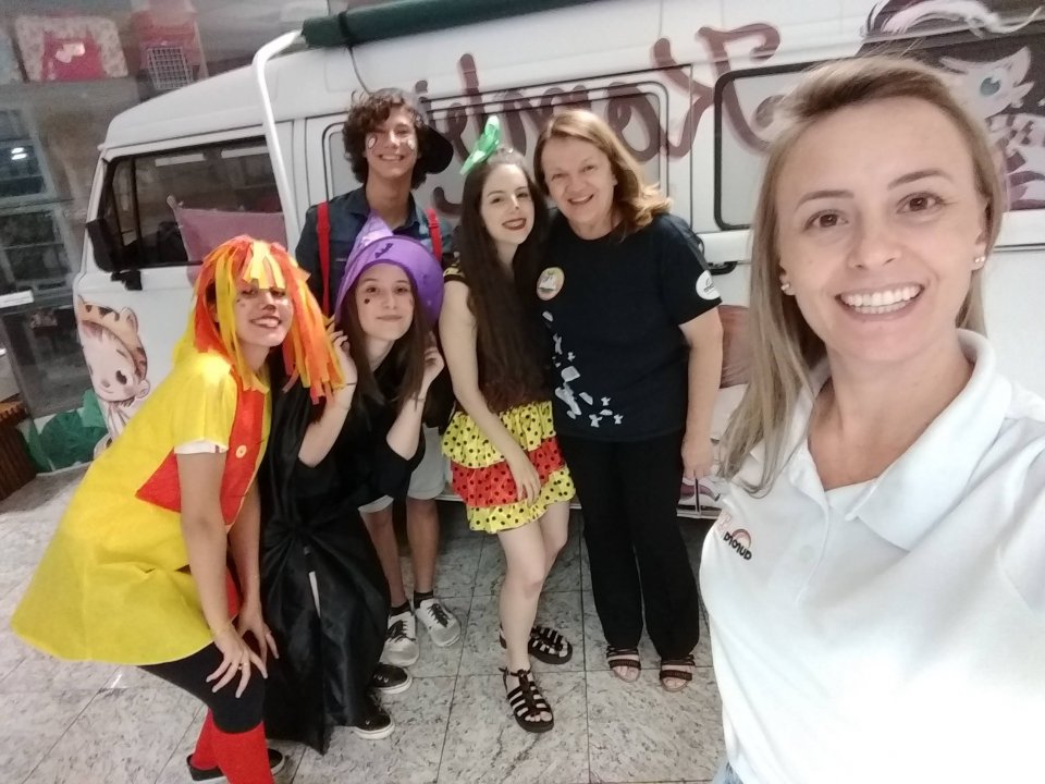 Eco Cooperação e Roda de Leitura realizam ação no mercado Hiper Badotti