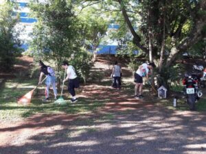 Voluntários executam atividades no Centro de Convivência dos Idosos em Chapecó