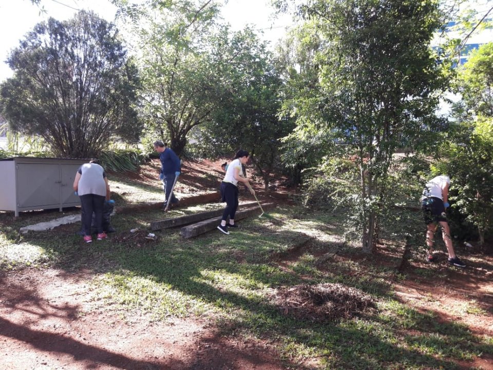 Voluntários executam atividades no Centro de Convivência dos Idosos em Chapecó
