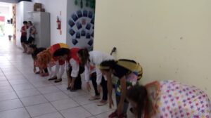 Voluntários realizam atividade na Creche Sonho Feliz em São Miguel do Oeste