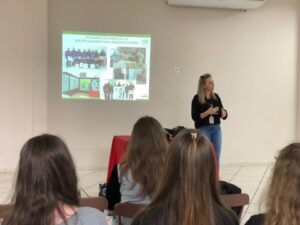 Alunos do projeto Liderança Comunitária conhecem a Fundação Aury Luiz Bodanese