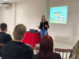 Alunos do projeto Liderança Comunitária conhecem a Fundação Aury Luiz Bodanese